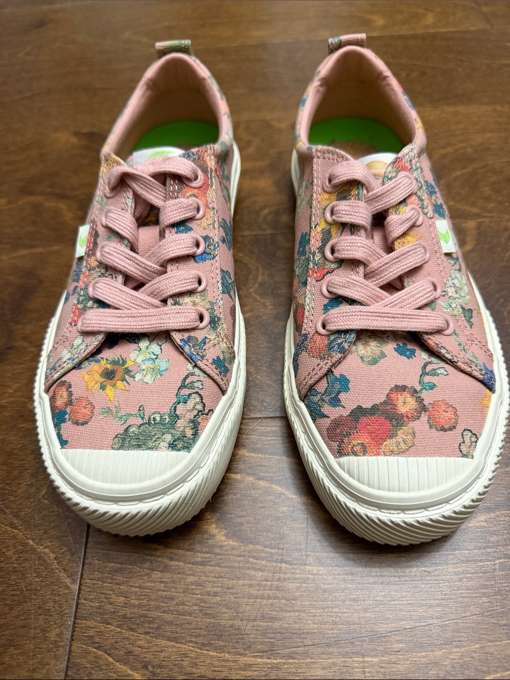 NWOB, Cariuma Limited Edition Van Gogh Museum Canvas Sneakers